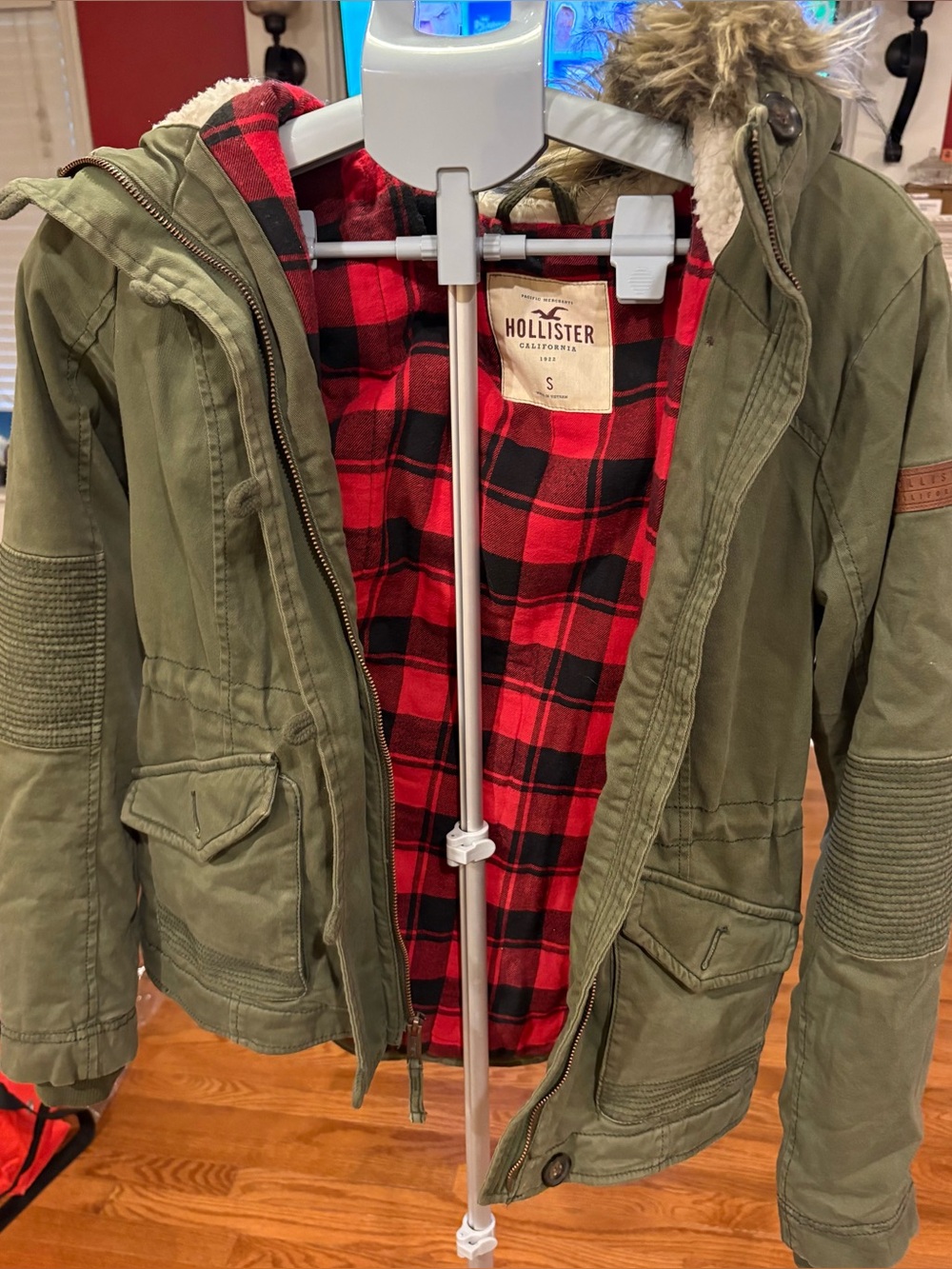 Vintage Y2K size small women’s Hollister coat with fur around the hood red plaid